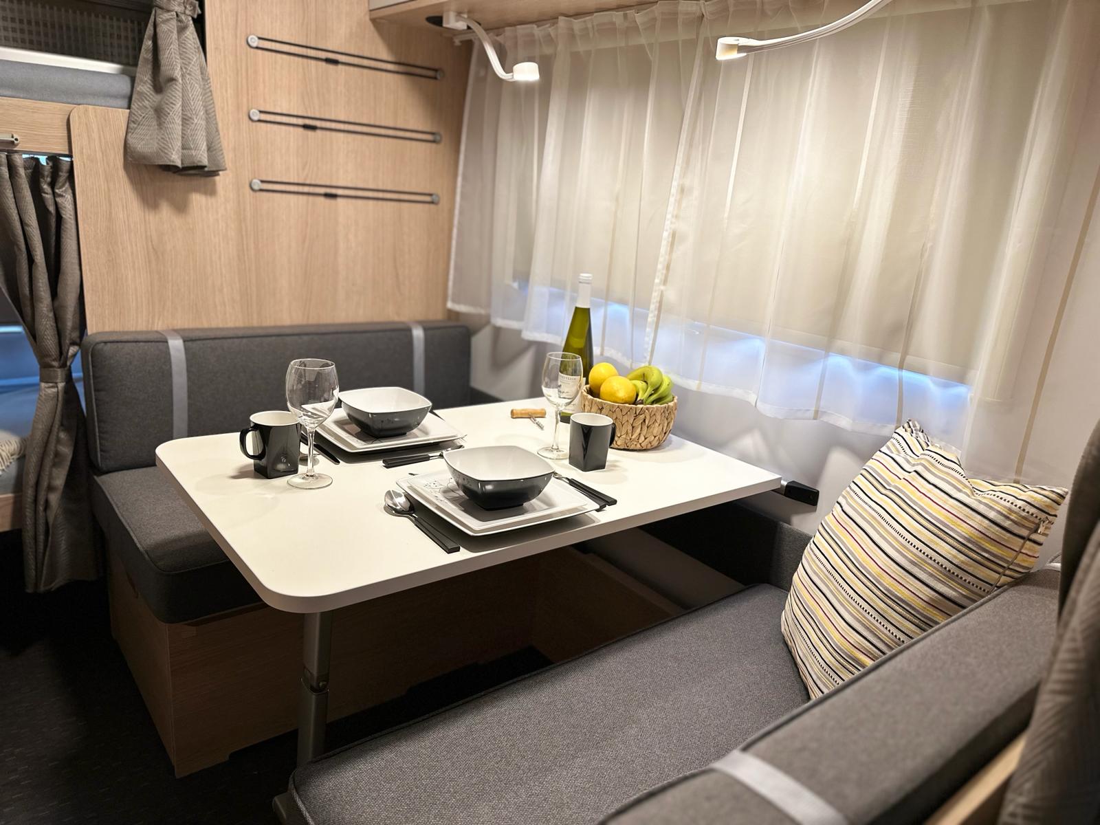 Część salonowa przyczepy