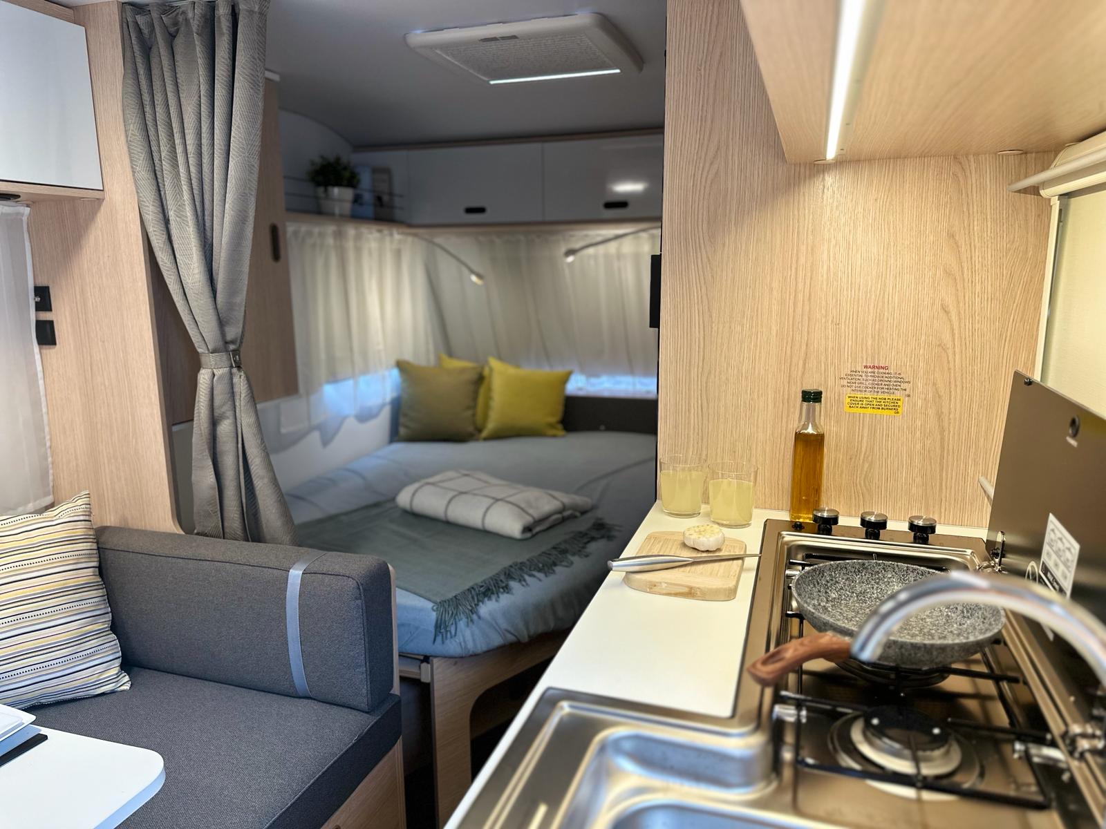 Blat kuchenny w przyczepie Adria Aviva