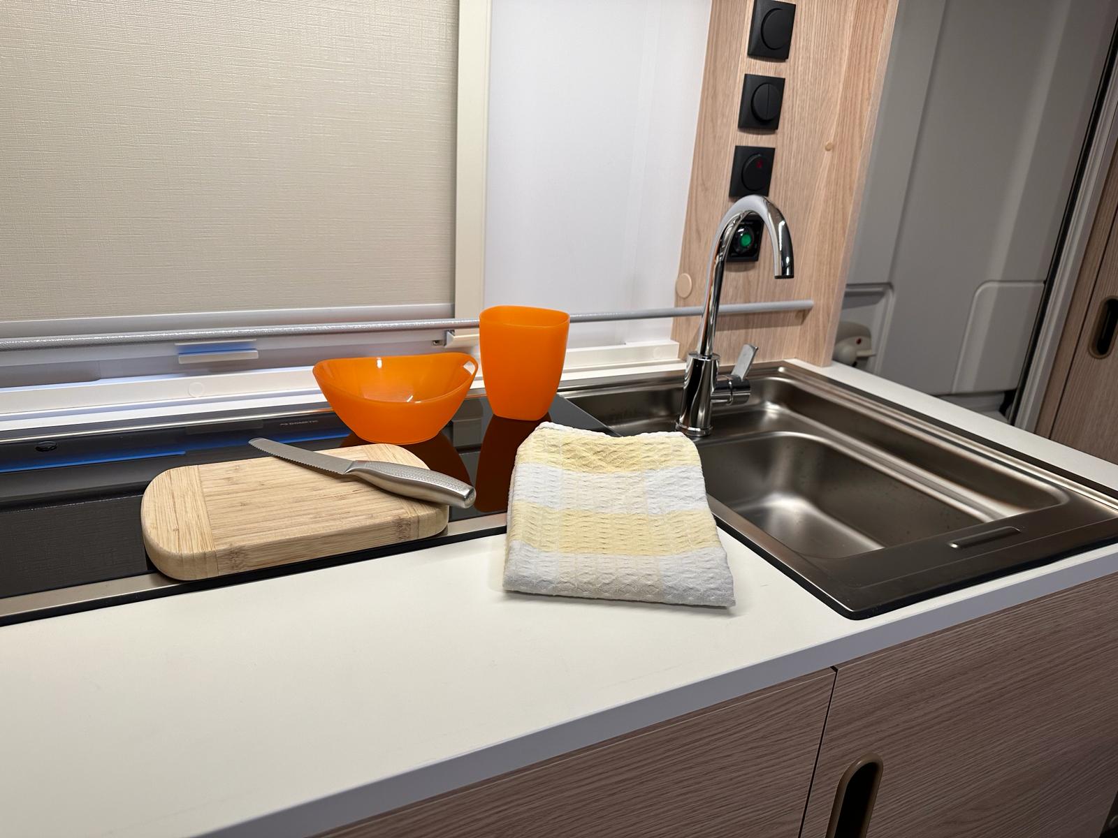 Kuchenka gazowa w przyczepie kempingowej